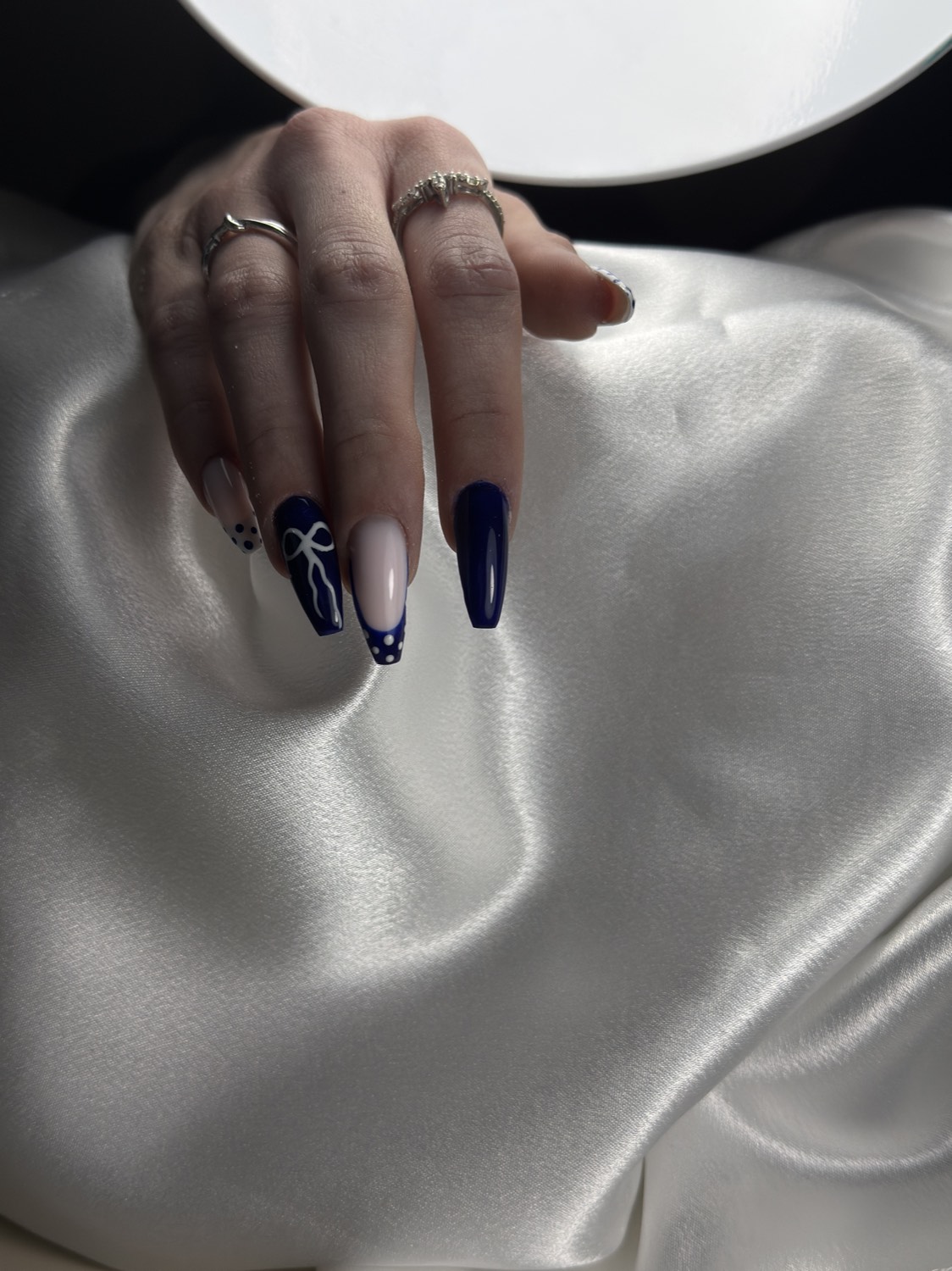 עיצוב ציפורניים בכחול עמוק — Nails by Esther