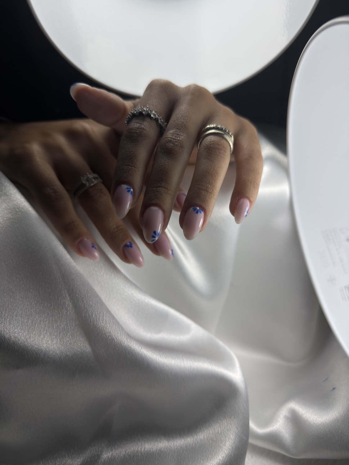 עיצוב ציפורניים עדין בגווני לילך — Nails by Esther