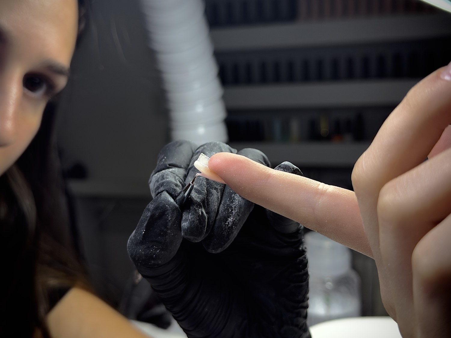 עבודה בקרבה על הציפורן — Nails by Esther