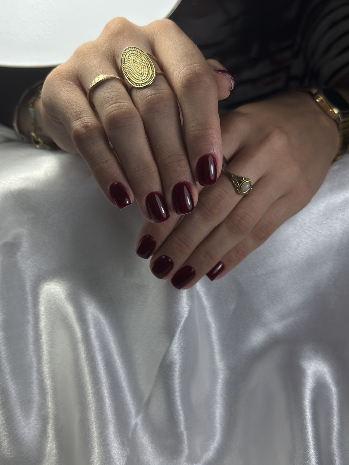 לק בורדו כהה בגימור מבריק — Nails by Esther